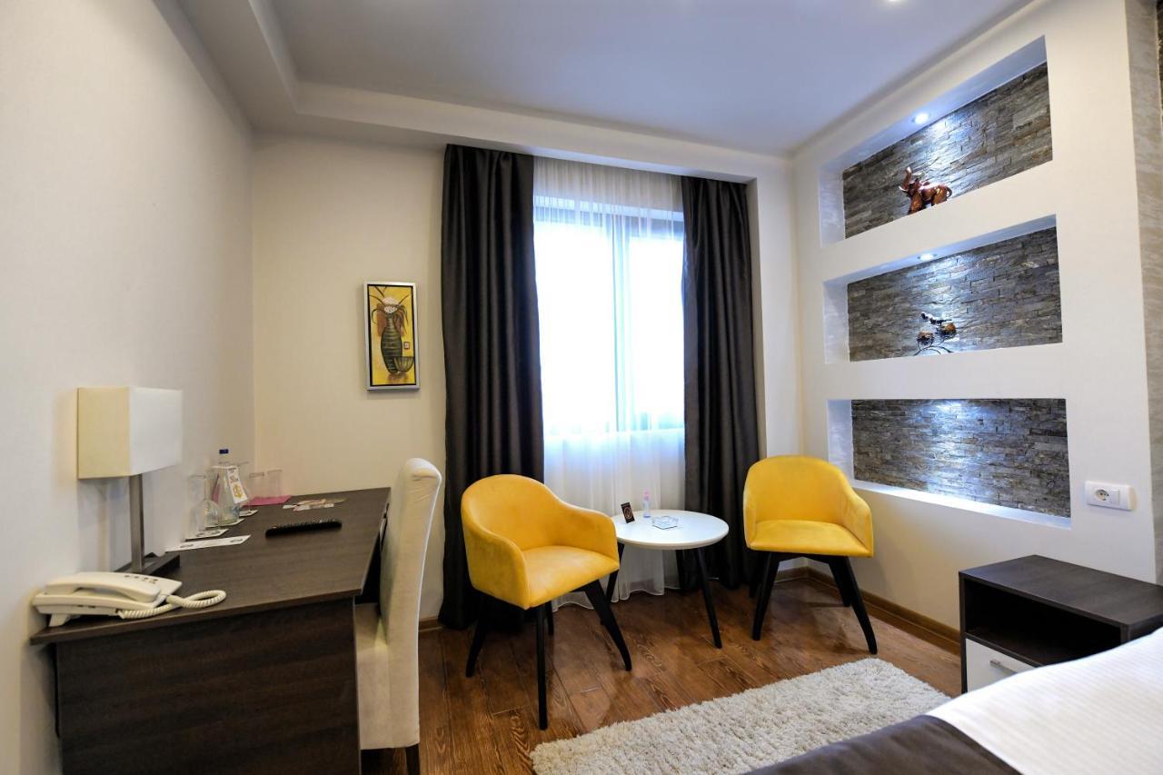 Garnet Hotel & Event Centar Ruma Luaran gambar