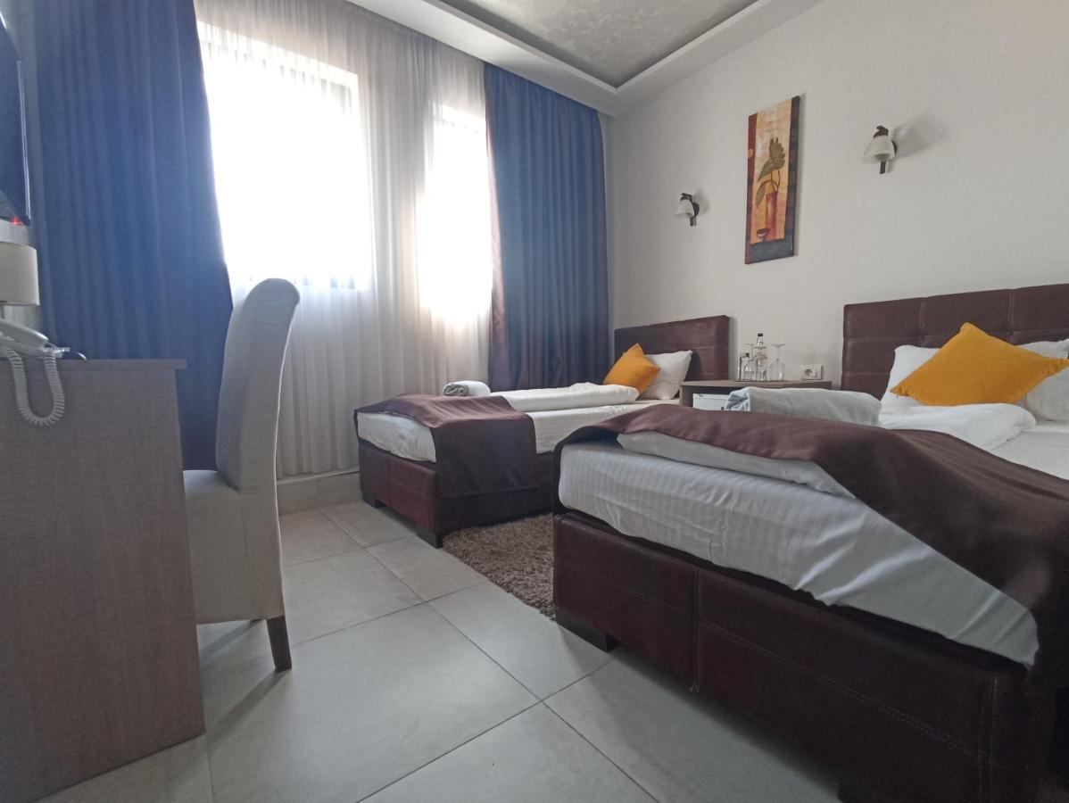 Garnet Hotel & Event Centar Ruma Luaran gambar