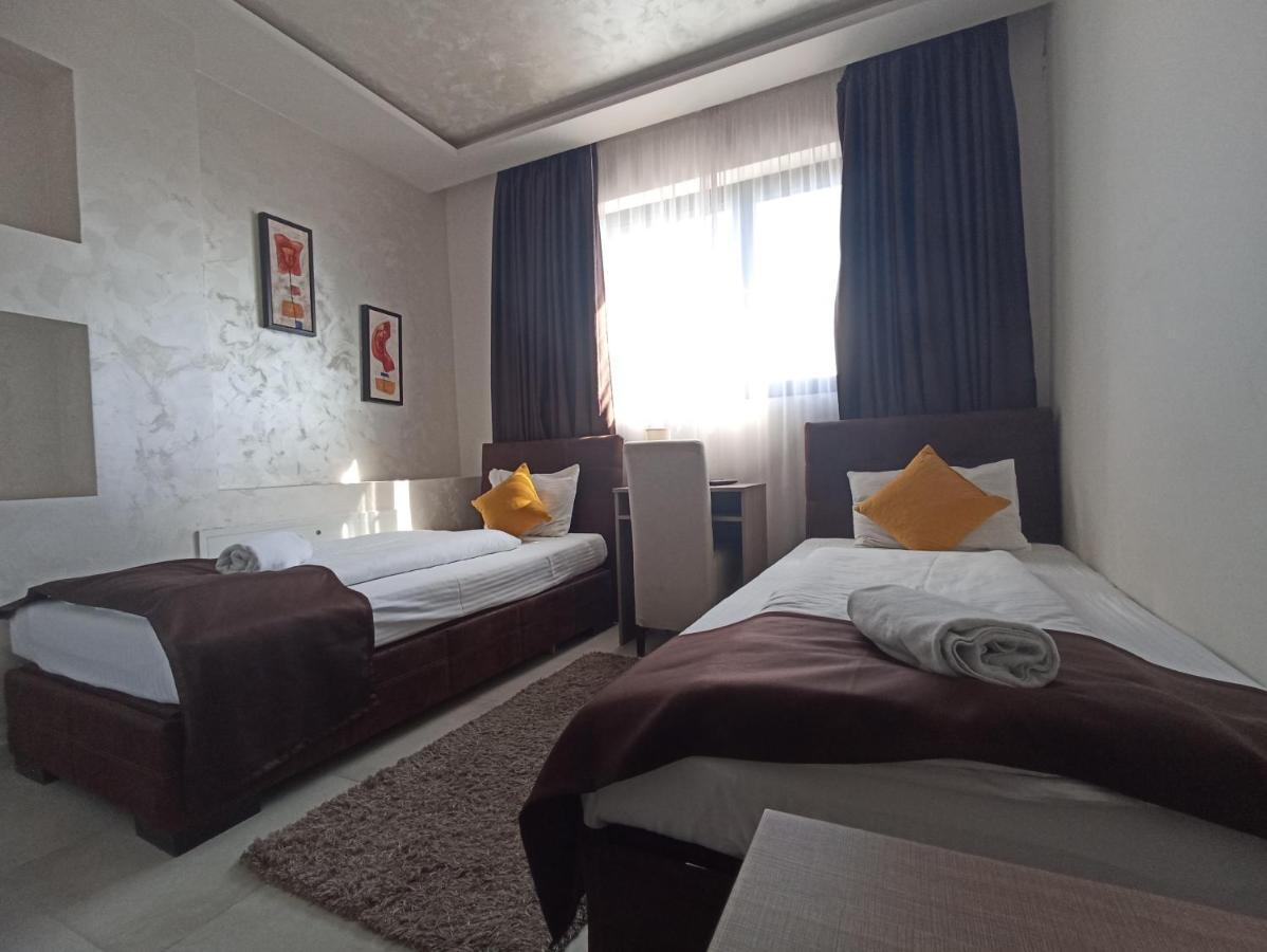 Garnet Hotel & Event Centar Ruma Luaran gambar