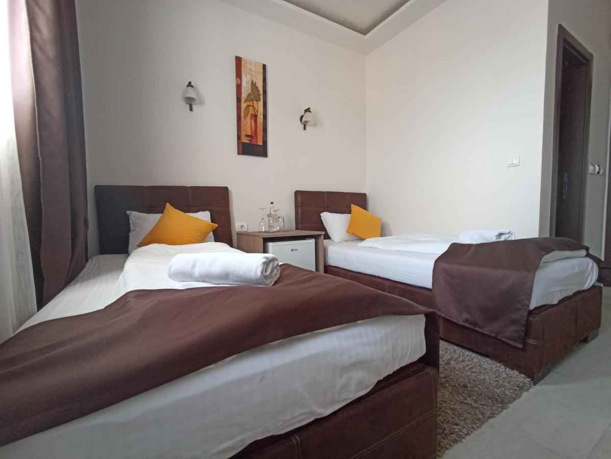 Garnet Hotel & Event Centar Ruma Luaran gambar