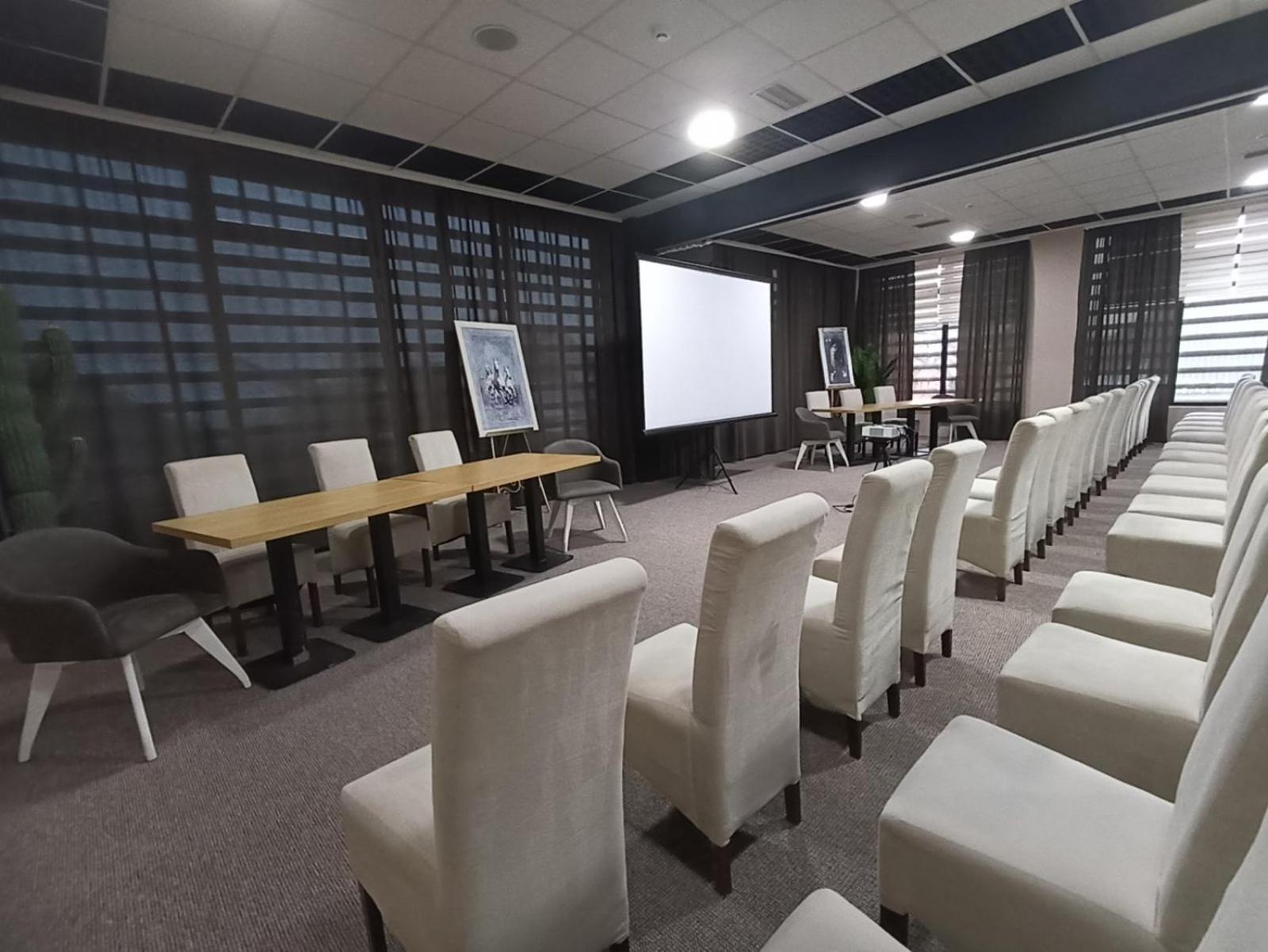 Garnet Hotel & Event Centar Ruma Luaran gambar