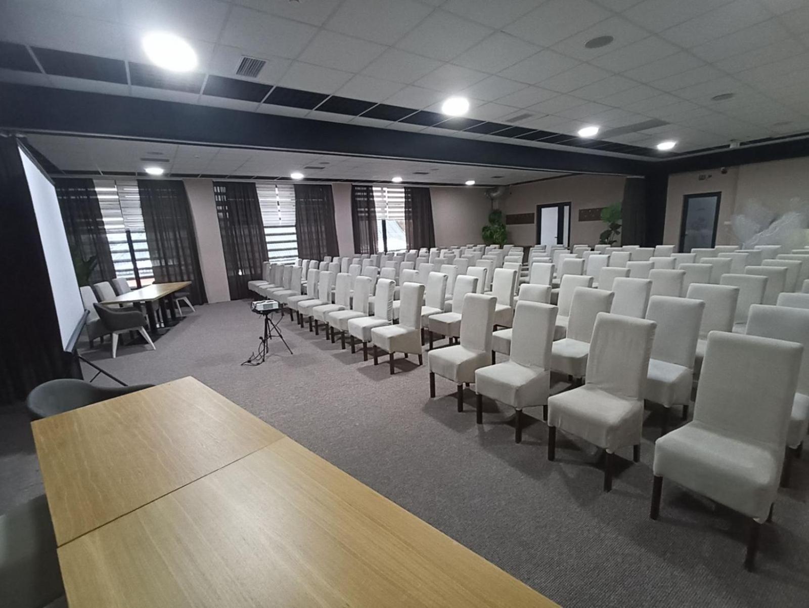 Garnet Hotel & Event Centar Ruma Luaran gambar