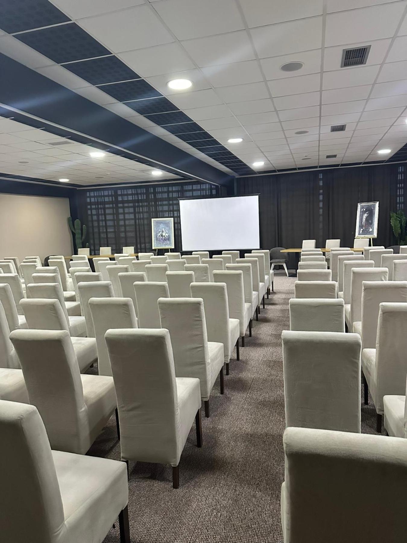 Garnet Hotel & Event Centar Ruma Luaran gambar