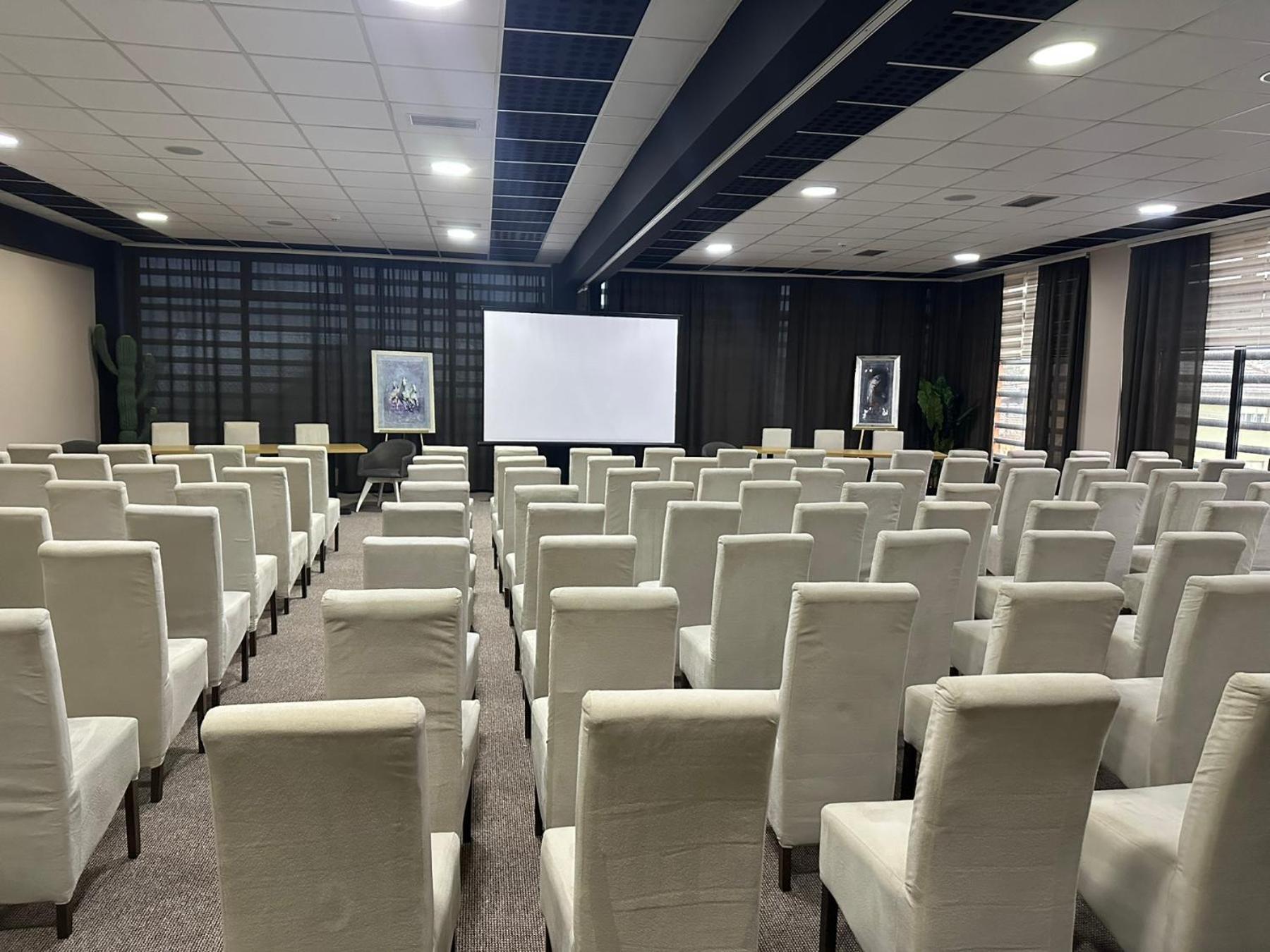 Garnet Hotel & Event Centar Ruma Luaran gambar