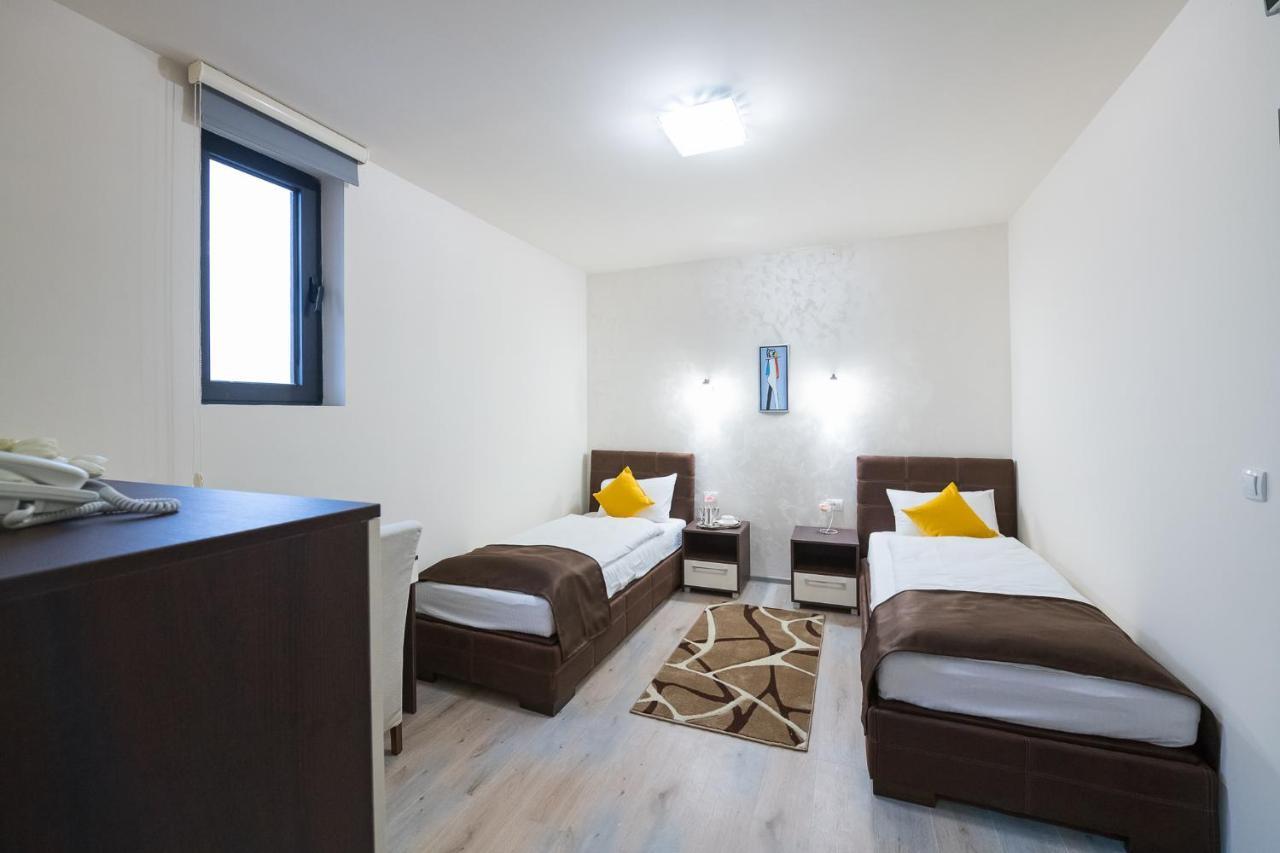 Garnet Hotel & Event Centar Ruma Luaran gambar
