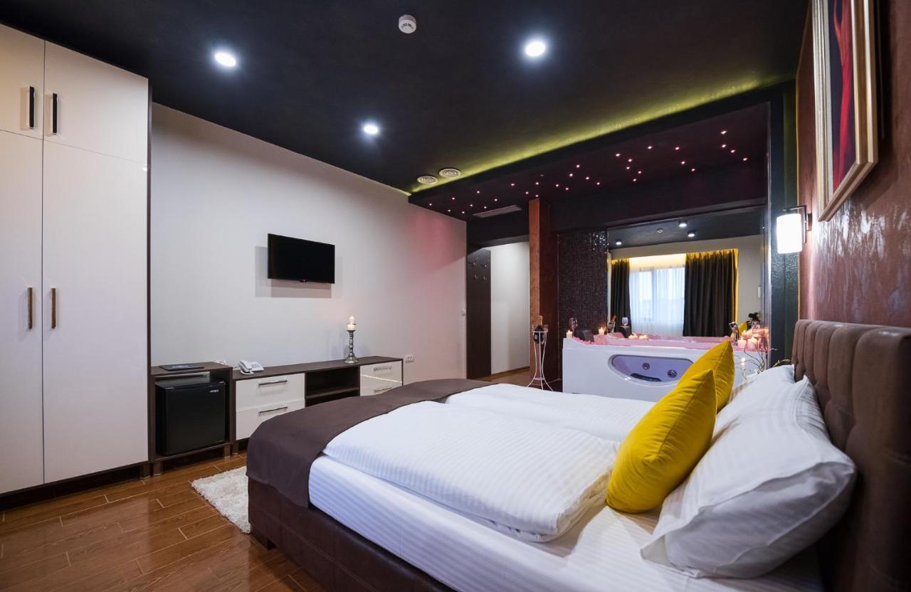 Garnet Hotel & Event Centar Ruma Luaran gambar